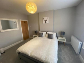Amazing Two Bedroom Apartment - SR